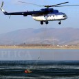 Fotografii de Remus Suciu. Operaţiunile de stingere, din Masivul Şureanu, cu un elicopter al Inspectoratului General de Aviaţie, au început în dimineaţa zilei de vineri, 11 noiembrie 2011. Elicopterul Inspectoratului […]
