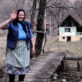 O femeie de 73 de ani dintr-un cătun al Munţilor Apuseni locuieşte singură – singurică. În satul în care s-a născut nu a mai rămas absolut nimeni. Nu vrea să […]
