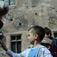 Peste 70 de elevi din Piatra Neamţ au venit în această săptămână la Castelul Corvinilor îmbrăcaţi în costume medievale pe care şi le-au croit special pentru această ocazie. Copiii au […]