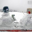 Oamenii de zăpadă, în diferite forme şi ipostaze, transmiţând diferite mesaje, au fost principala atracţie a zilei de sâmbătă în Staţiunea Straja. Sute de turişti s-au distrat construind fel de […]