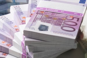 10.000 de euro ar putea reprezenta un ajutor important în începerea unei mici afaceri, dacă n-ar fi birocraţia românească şi europeană
