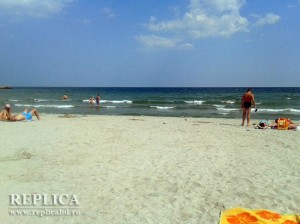 Plajele “aerisite” sunt din ce în ce mai greu de găsit pe Litoral, însă turiştii care se informează corect au şanse la câteva zile liniştite chiar şi pe malul Mării Negre