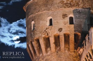 Deşi este cercetat şi vizitat intens, Castelul Corvinilor îşi face simţit aerul misterios, mai ales în nopţile cu lună plină