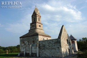 Biserica-monunent din Densuş este doar una dintre comorile culturale ale ţării Haţegului