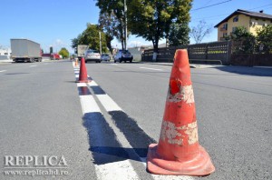 Edilii Hunedoarei au început să elimine erorile din marcajele rutiere trasate după reabilitarea principalelor străzi