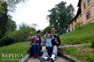 Xiaoya Han şi-a luat familia şi a venit în România, pentru a preda limba chineză
