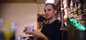 Adrian Vlaic manageriază o cafenea unicat în Hunedoara