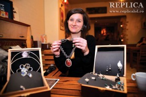 Daciana Cuc a început să lucreze bijuterii din plăcere, iar acum este recunoscută ca artist în domeniu