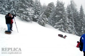 Pentru a ilustra provocările unei ascensiuni alpine, Daria a vrut măcar o scenă cu Alexandra prin zăpadă (reconstituirea înregistrată video fiind infinit mai uşoară decât momentul real) Documentarul “Evoluţii” a fost deja prezentat în premieră la Deva şi Timişoara. Urmează Cluj-Napoca, Arad şi Iaşi