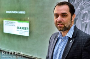 Optimismul aplicat al lui Gabriel Chicioreanu provoacă o emulaţie în şcolile hunedorene: încă de la primele prelegeri au apărut solicitări pentru sesiuni suplimentare neprevăzute în programul iniţial