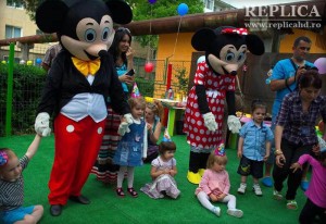 Mickey şi Minnie, două dintre personajele care fac senzaţie la orice petrecere a copiilor