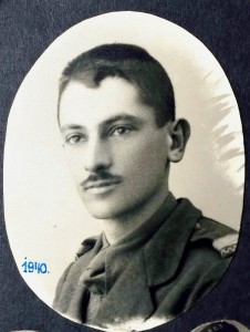  Colonelul în rezervă Valentin Aurel Buta se declară fericit că a avut ocazia să-şi facă datoria pentru România, luptând pe fronturile celui de-al Doilea Război Mondial
