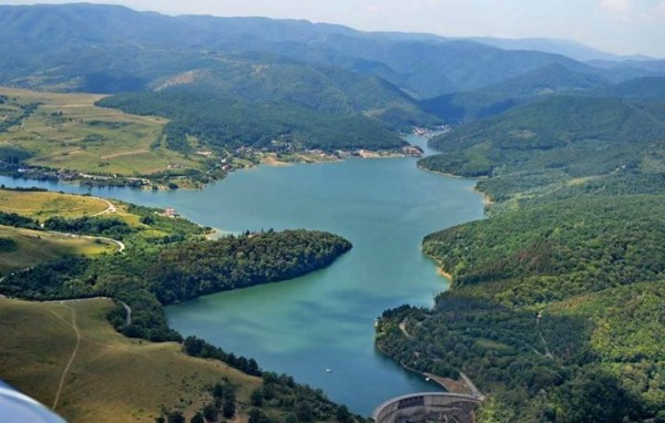 Lacul Cinciş, fotografiat de sus, după câteva decenii de la momentul apariţiei sale 