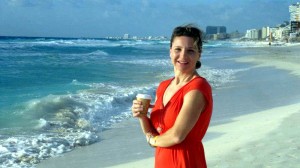 Daniela acum, pe plaja din Miami, aproape de casa colegei sale, Lavinia Agache