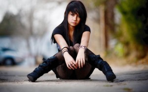 Pentru majoritatea adolescenţilor hunedoreni de acum 5 – 10 ani, curentul emo s-a dovedit a fi doar o modă, nicidecum un flagel psiho-social.