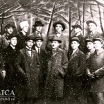 Corul colindatorilor din liceul „Aurel Vlaicu” din Orastie condus de profesorul  Parvu Gheorghe, 1923 copy