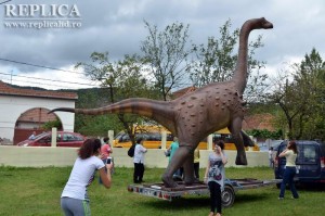 Magyarosaurus Dacus, refăcut de Brian Cooley şi “reajuns” în Ţara Haţegului reprezintă una dintre piesele de bază ale viitorului muzeu al dinozaurilor