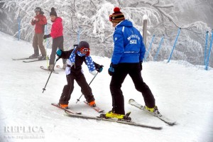 De la 3 până la 60 de ani, la Straja oricine poate învăţa să schieze