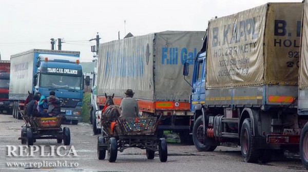 Sursele noastre spun că posesorul acestui autoturism nu este nicidecum senator de Hunedoara sau angajat al Senatului, ci un simplu muncitor la o fabrică din judeţ. Să fi cumpărat el oare maşina de la un senator, iar la capitolul “dotări” să fi fost trecut şi “panoul de impresionare”?