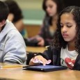 Începând cu acest an şcolar, elevii claselor întâi şi a doua învaţă după manuale digitale.