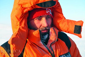 Sebastian Popescu, “îmbătrânit” cu 30 de ani în câteva minute de suportat frigul polar (Foto: Florentin Tufă)