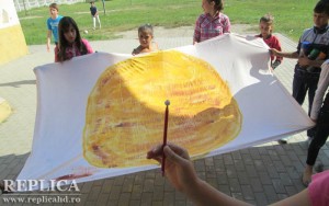 Copiii din comuna Pui au confecţionat tot felul de "dispozitive" simple cu ajutorul cărora explică fenomene astronomice