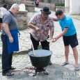 Turiştii care au vizitat ieri Castelul Corvinilor au putut gusta din câteva preparate tradiţionale ale romilor din Hunedoara. Mirosul mâncărurilor specifice comunităţilor de rromi i-a făcut pe vizitatori să se […]