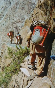 Pe orice munte pericolul e la fiecare pas, dar în Himalaya este amplificat de 10 ori