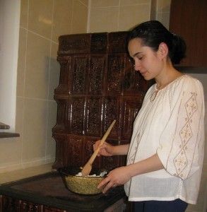 Alina Ciobanu pregăteşte pe parcursul Postului Mare,  în fiecare zi, pentru soţul ei mâncăruri din legume 