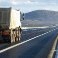 Cei 120 de kilometri care leagă municipiile Deva şi Sibiu pot fi din nou parcurşi de şoferi numai pe autostradă. Tronsonul de 22 de kilometri dintre Sălişte şi Cunţa a […]