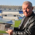  Gelu Simoc, unul dintre personajele cele mai cunoscute din istoria clubului Corvinul Hunedoara, omul care l-a adus pe Mircea Lucescu la Hunedoara, a murit la vârsta de 78 de ani. […]