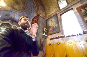 Preotul Ioan Costea recunoaşte semnele ortodoxiei în biserică