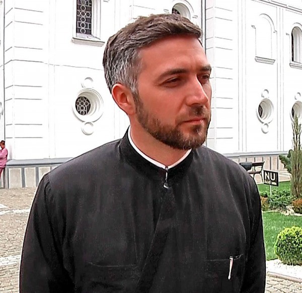 bani pentru paste preot Gabriel Miricescu